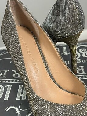VERONICA BEARD 🆕 Silver Gold Heels Sz6.5m